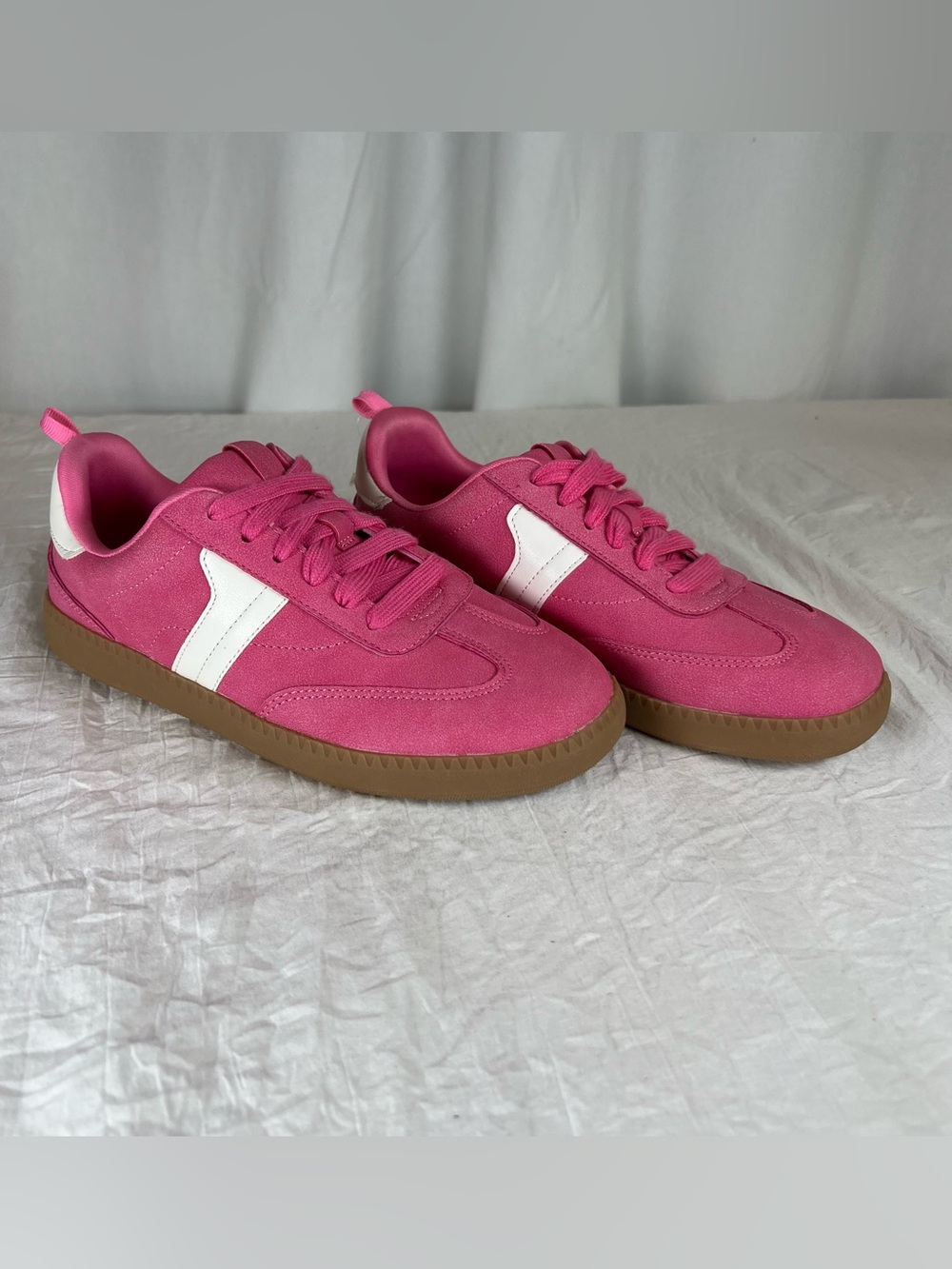 Wonder Nation Girls sz2 Fuchsia White Detail Non-Marking Gum Sole MemoryFoam NEW